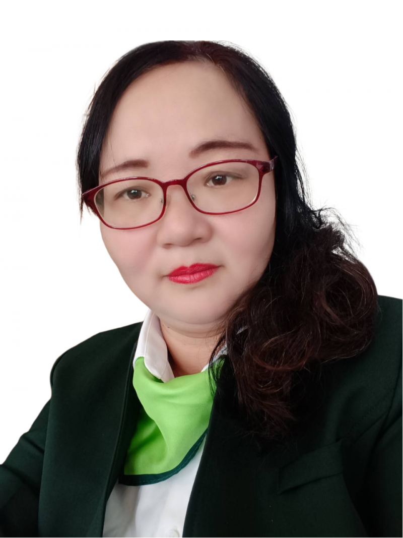 房仲 伊紅 照片