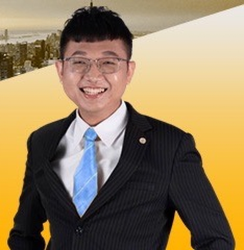 房仲 邱郁翔 照片