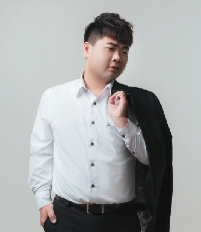 房仲 包浩志 照片