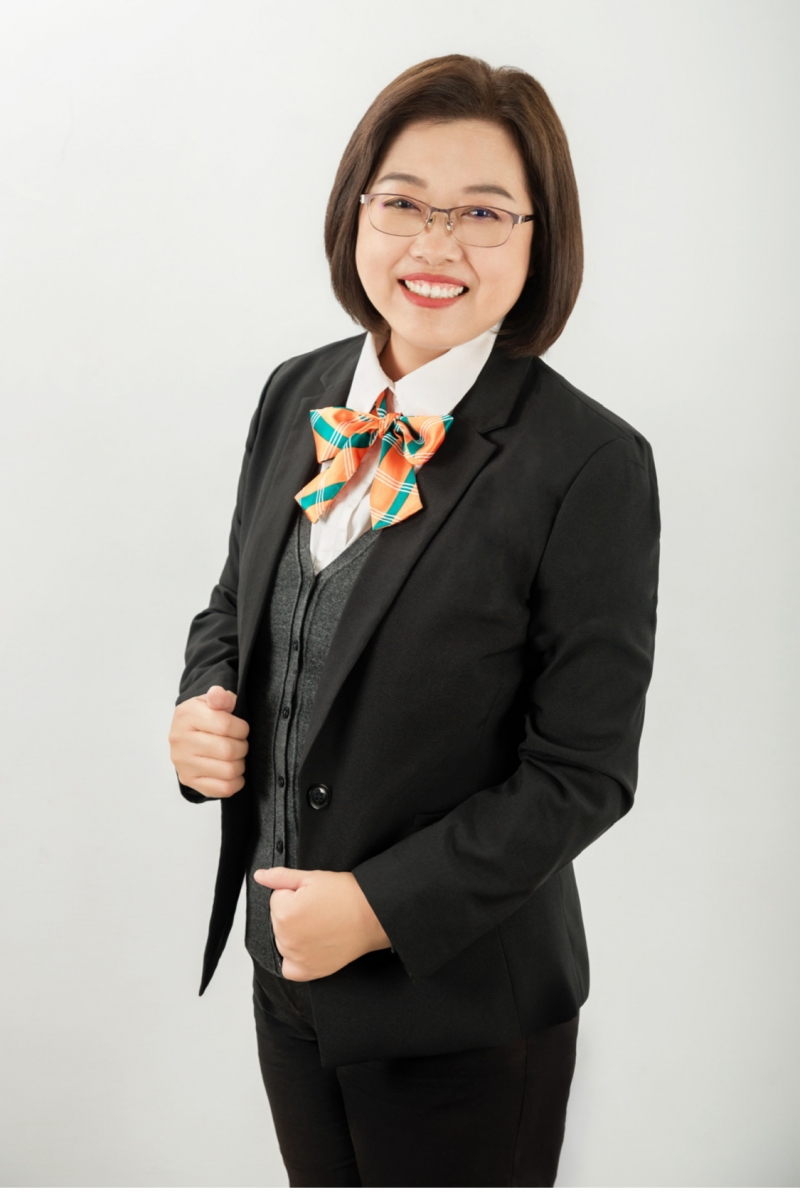 房仲 李菁菁 照片