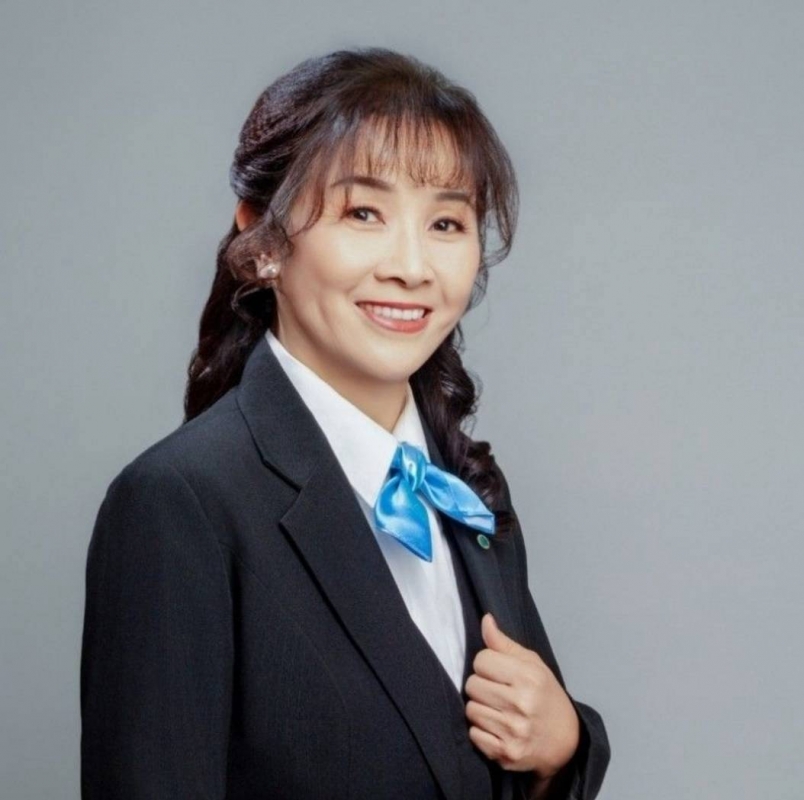 房仲 吳青珊 照片