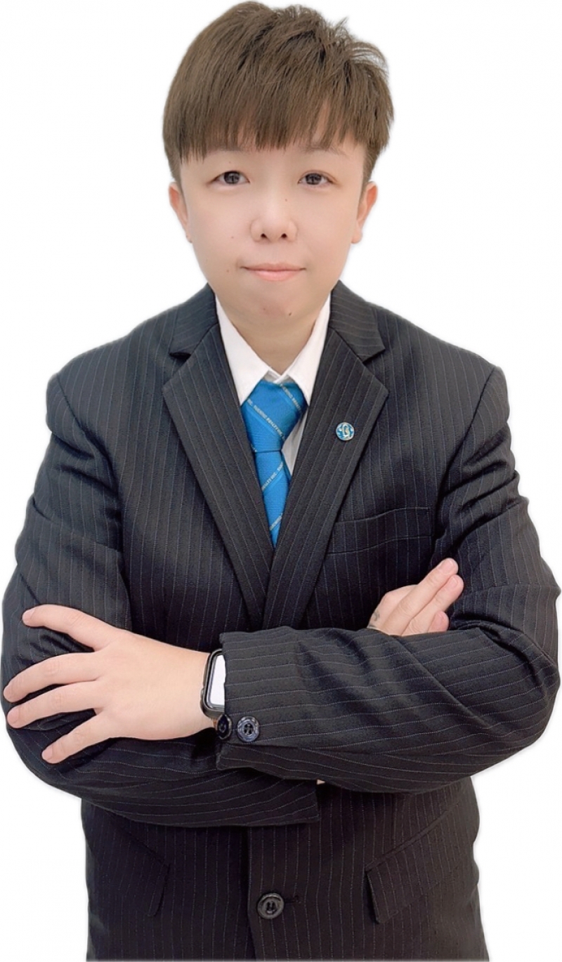 房仲 奕崴 照片