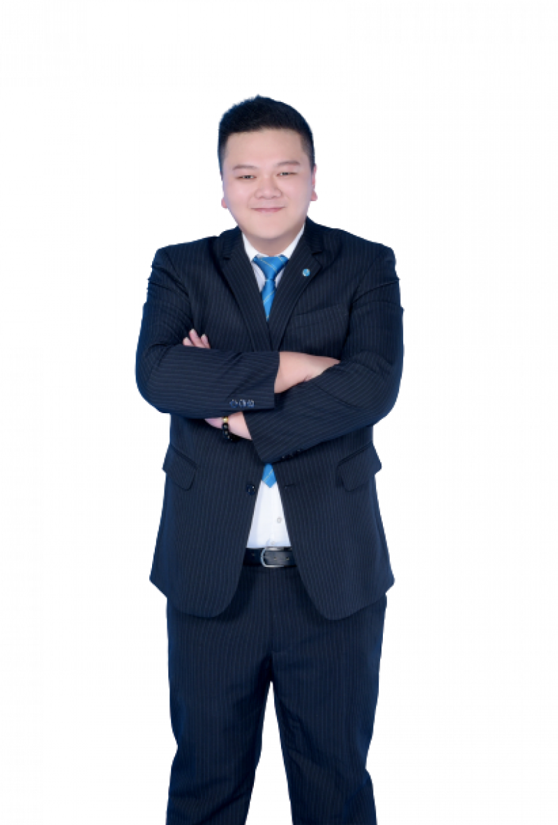 房仲 吳岳霖 照片