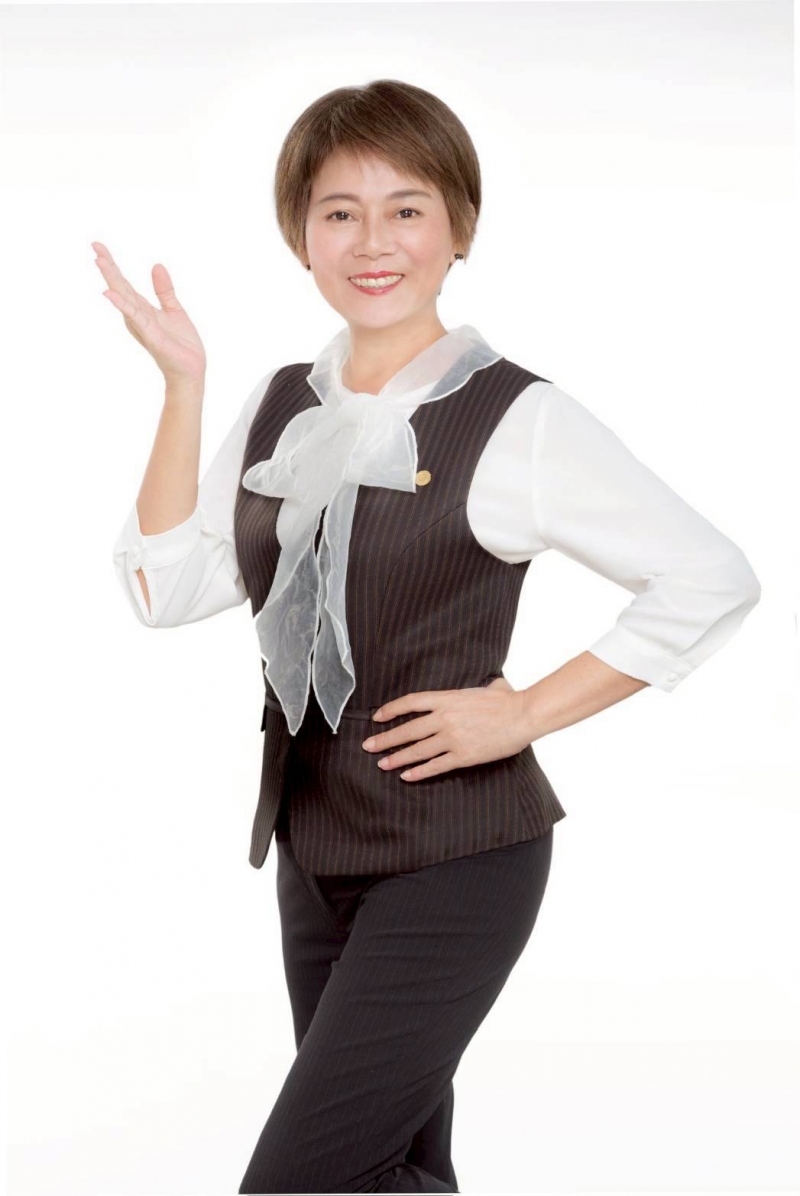 房仲 李佳穗 照片