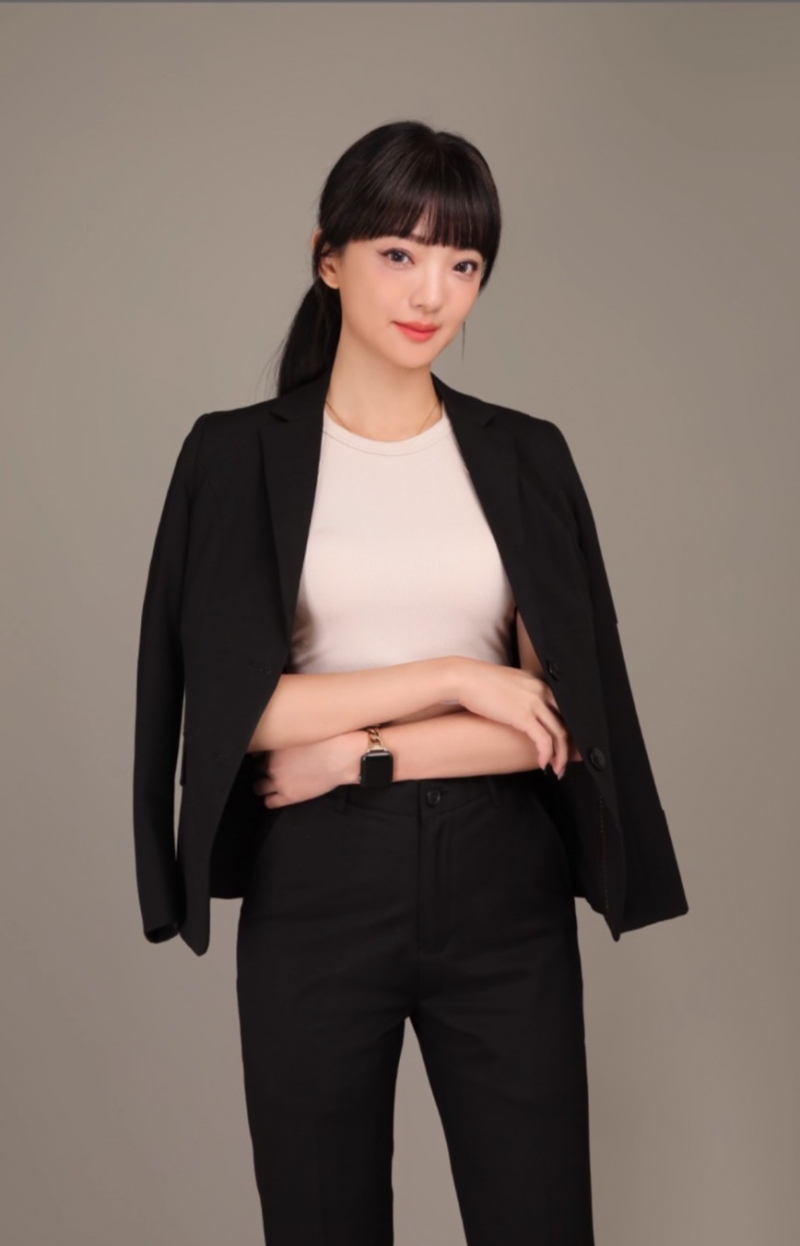 房仲 胡滋芸 照片
