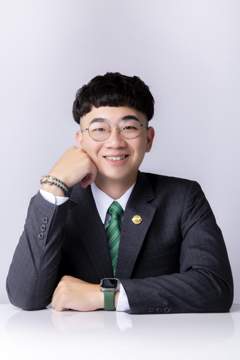 房仲 詹博幃 照片