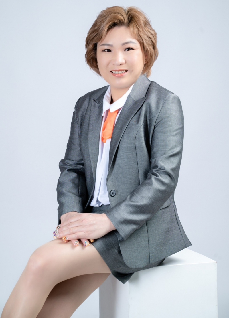 房仲 張雅雲 照片