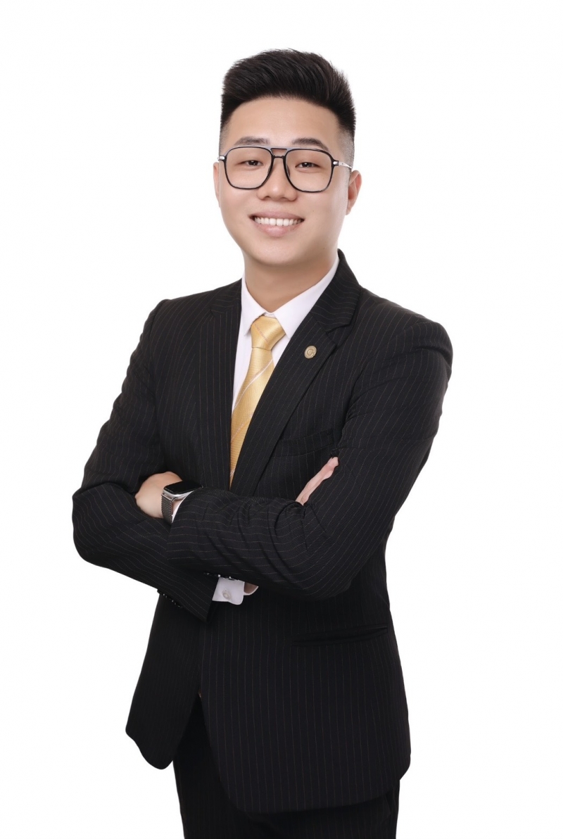 房仲 李峻緯 照片