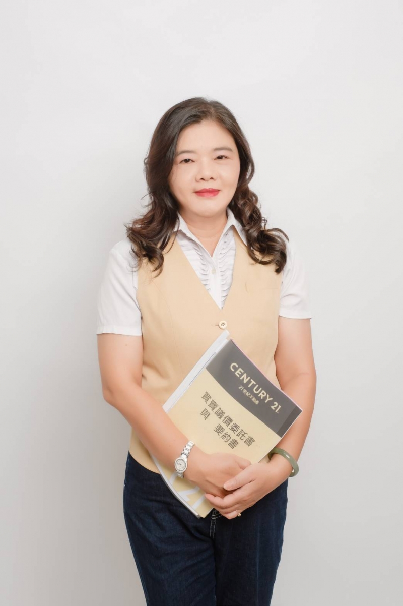 房仲 林佳佩 照片