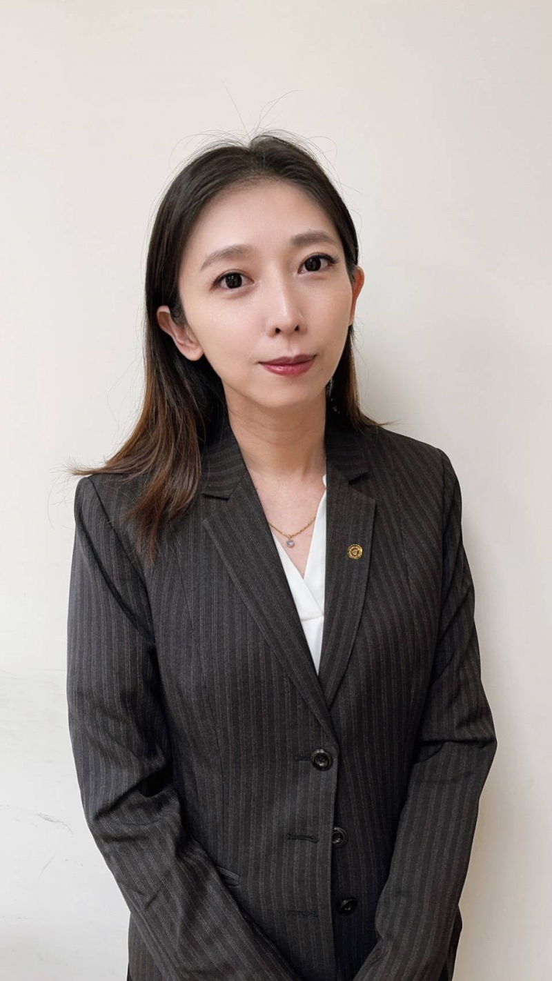 房仲 黃怡君 照片